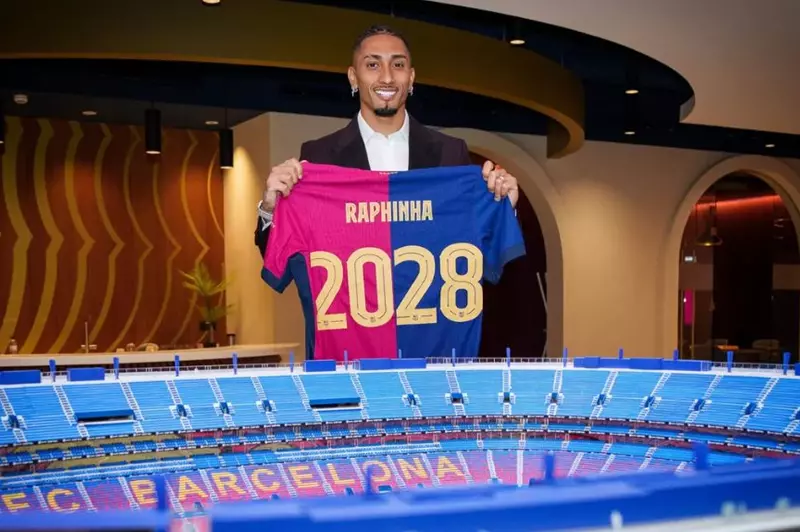 رافينيا لاعب برشلونة